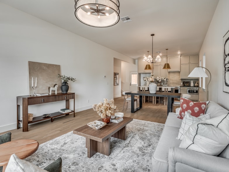 Building Photo - 16 N Walnut St