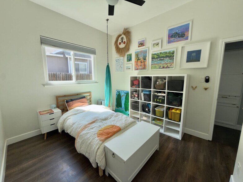 Building Photo - 2205 Tanglevine Dr
