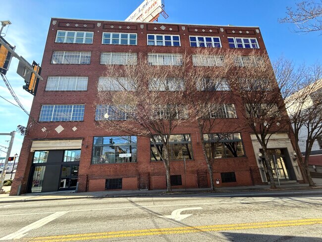 Building Photo - 426 Marietta St NW