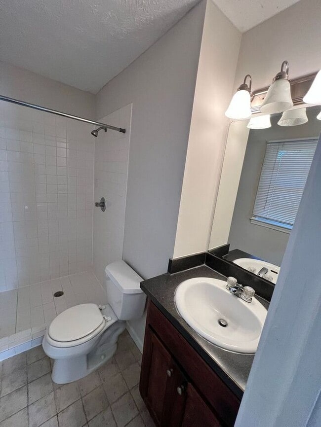 Building Photo - Available now!!! 3 bedroom 2 bath in Lilburn