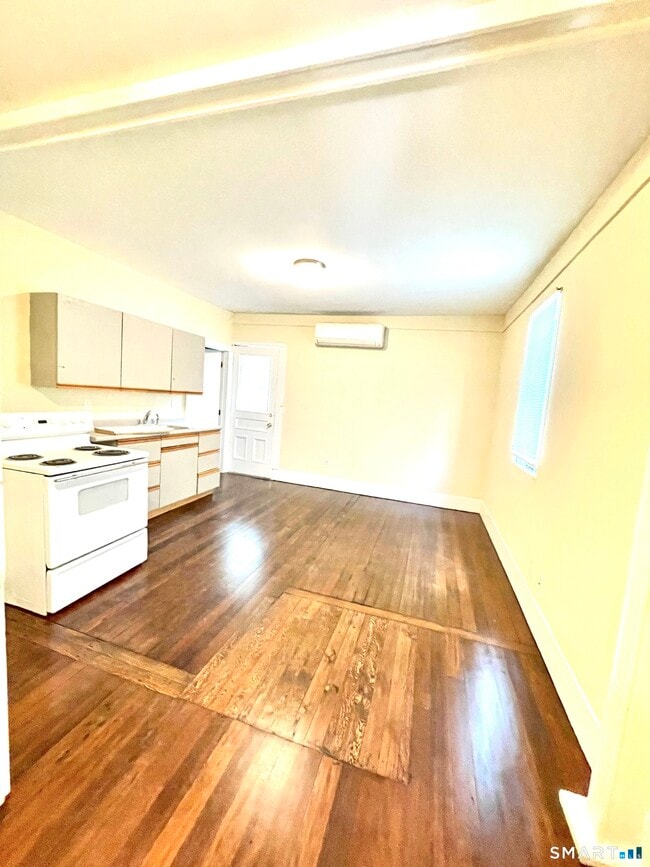 Building Photo - 1015 W Main St