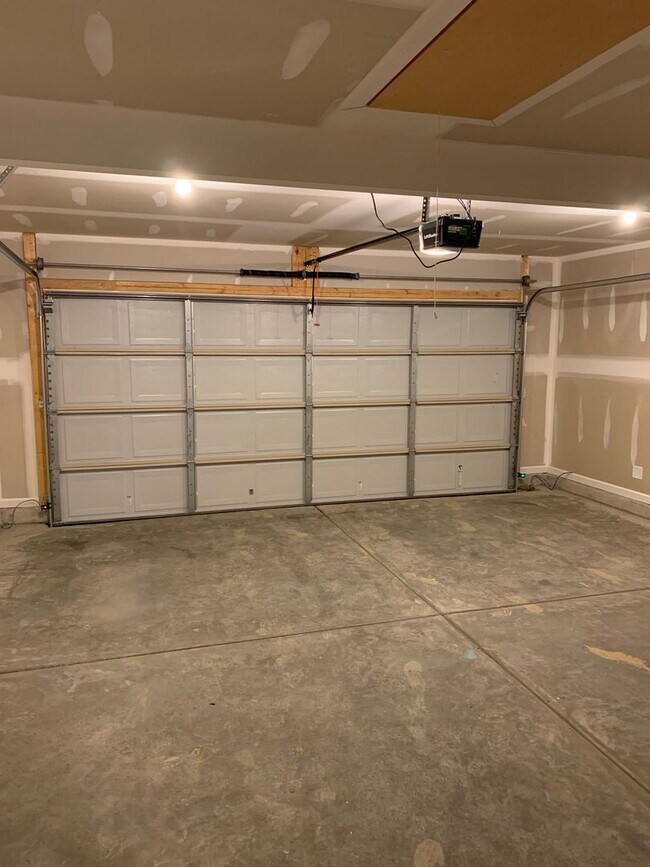 Building Photo - Now Pre-Leasing ? Spacious 4-Bedroom | 2-Bath Home in Cullman