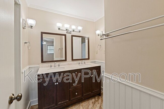 Building Photo - 1001 Beverly Heights Dr