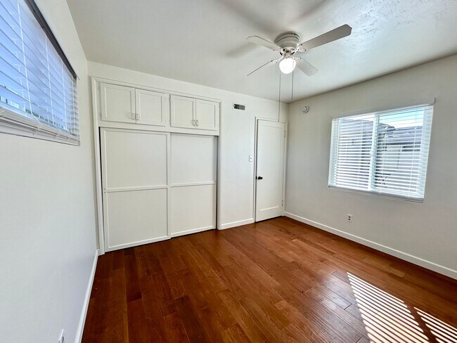 Building Photo - 2 Bed, 1 Bath in Central SD. Water/Trash/Parking Included