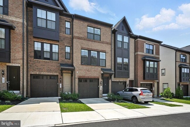 Building Photo - 7233 Mountaineer Dr