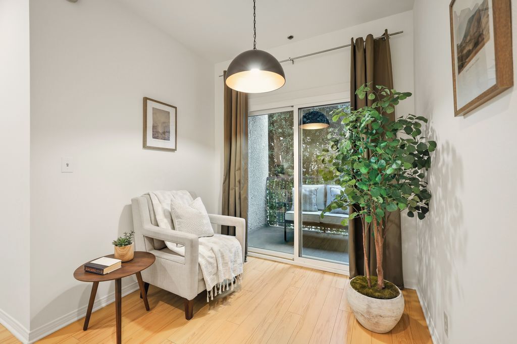 Building Photo - 11737 Darlington Ave