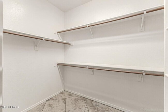 Building Photo - 8760 W Augusta Ave