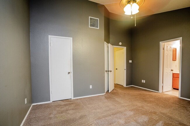 Building Photo - Spacious 3-Bedroom Single Family Home in S...
