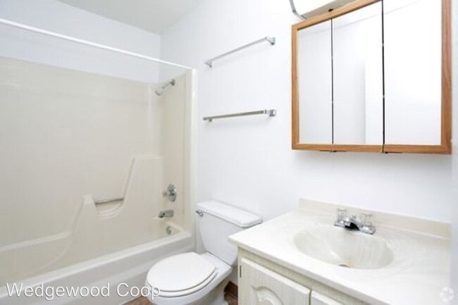 Building Photo - 2555-2557 Wedgewood Rd