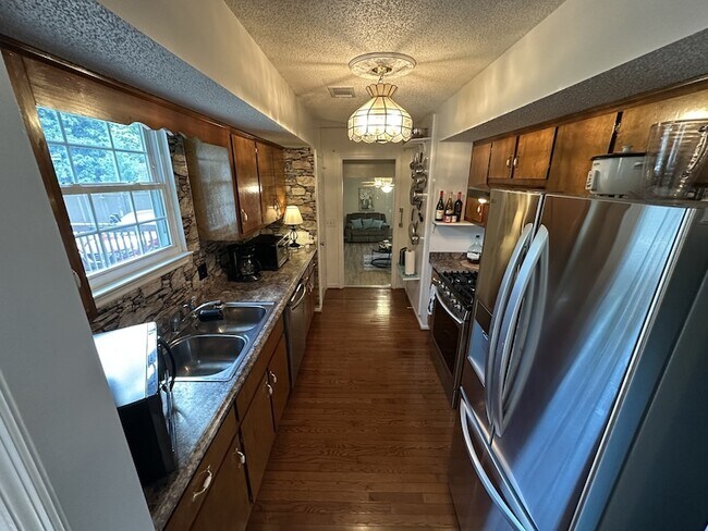 Building Photo - 808 Water View Terrace