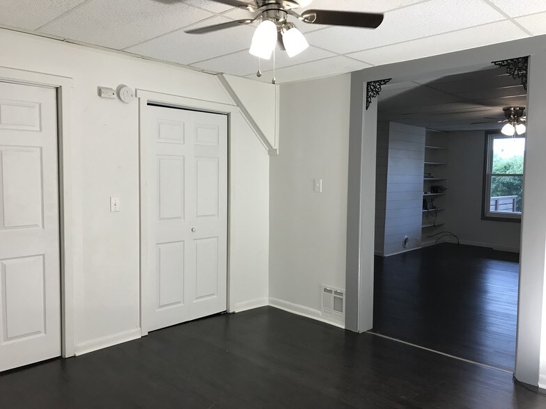 DiningRoom-1a - 4045 5th Ave