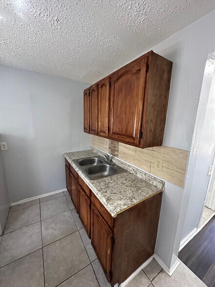 Building Photo - 1528 Mount Herman St