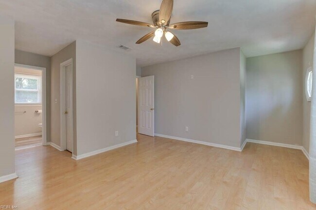Building Photo - 3800 Sunset Point