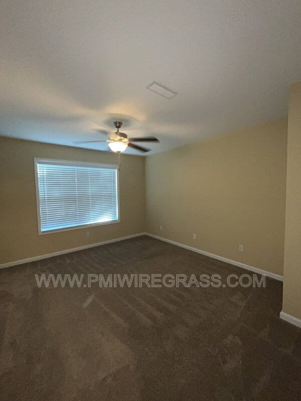 Building Photo - 214 Winterberry Way