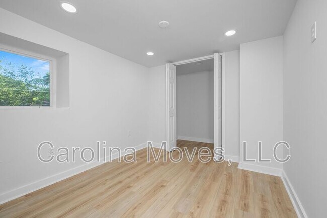 Building Photo - 10 Valley View Dr