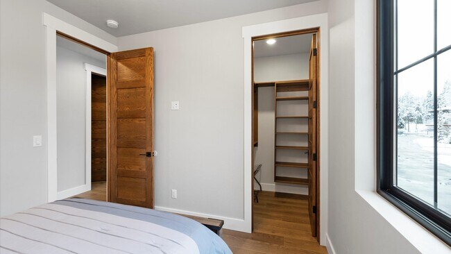Building Photo - 205 Stoner Loop