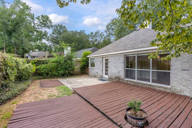 Building Photo - 207 N Dreamweaver Cir