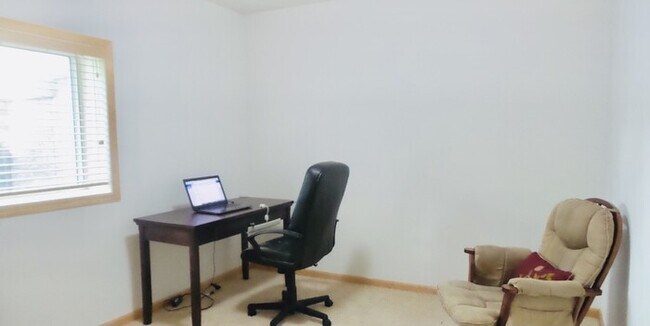 Building Photo - Available Now! Amazing Townhouse 3 Bedroom...