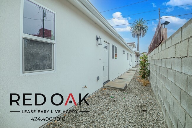 Building Photo - 856 W 47th St