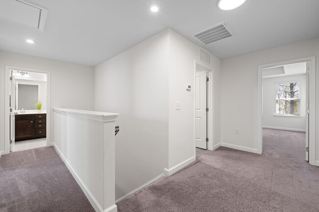 Building Photo - 105 Hidden Run Ln