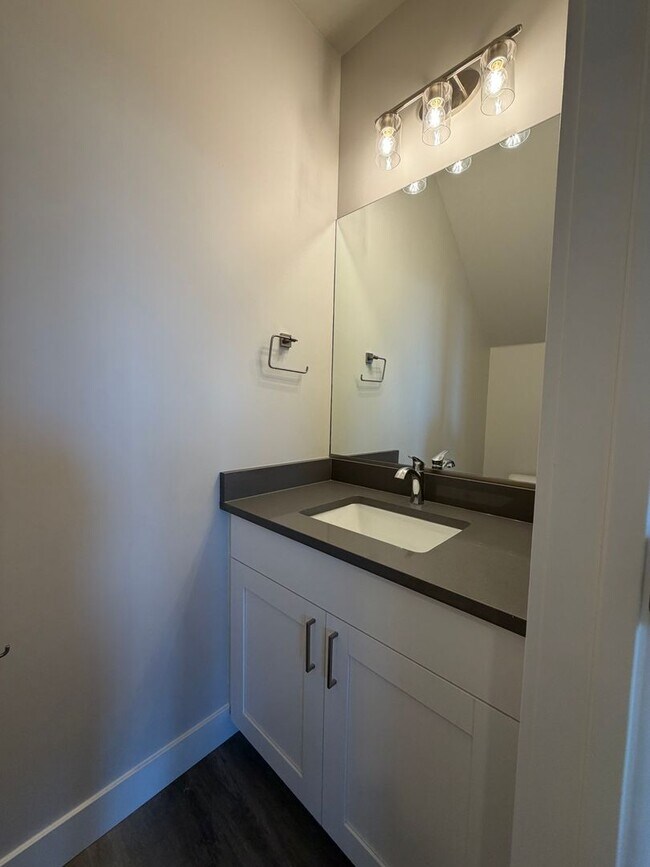 Building Photo - BRAND NEW TOWNHOME FOR RENT!