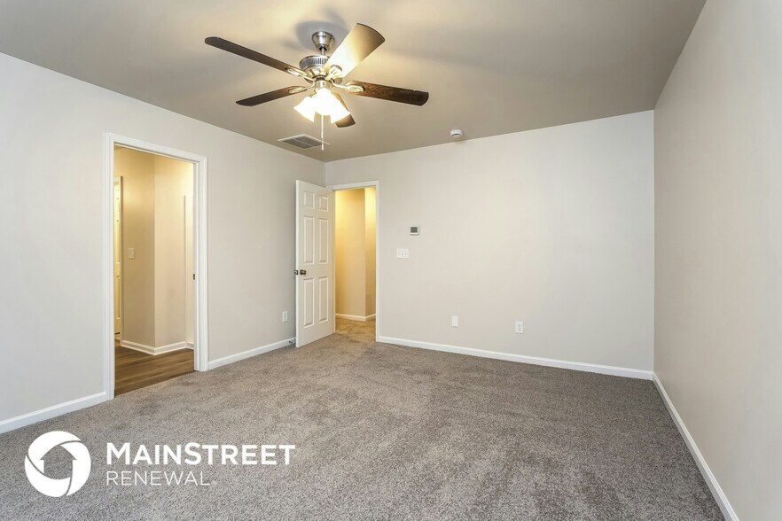 Building Photo - 3717 Whitworth Dr