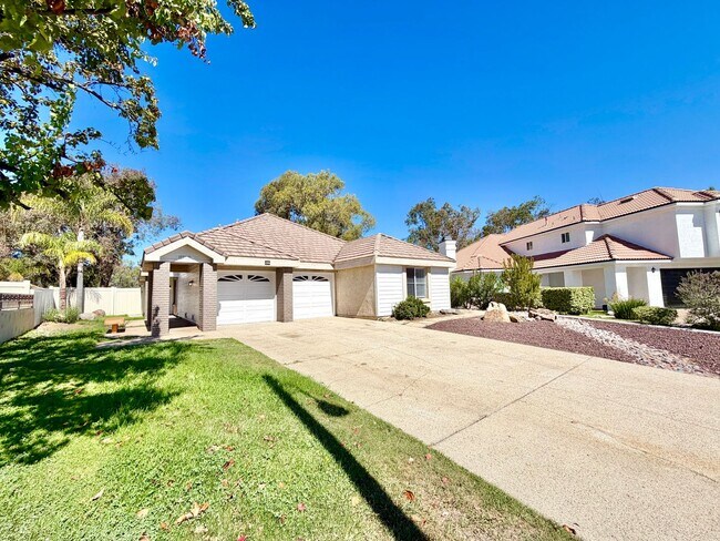 Building Photo - Recently Remodeled 3 Bedroom 2 Bathroom Corner Lot Home Move-in Ready