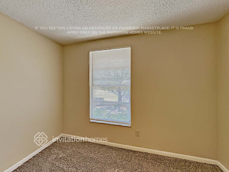 Building Photo - 12415 Kiwi Ave