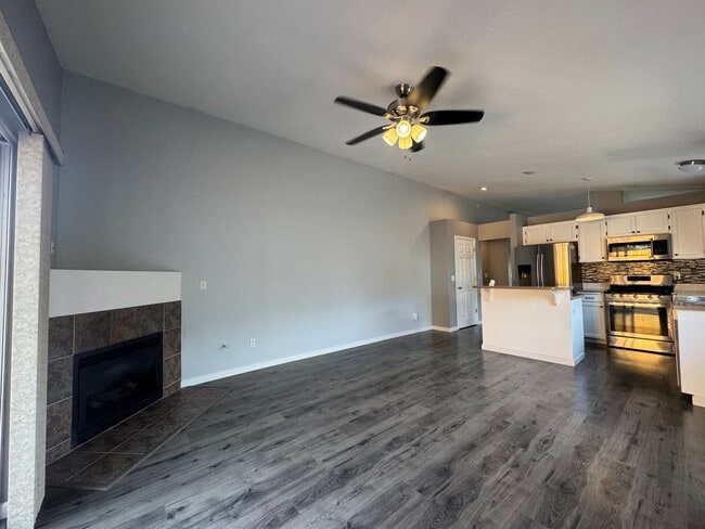 Building Photo - Beautiful One Story House - 3 bed in Spanaway!