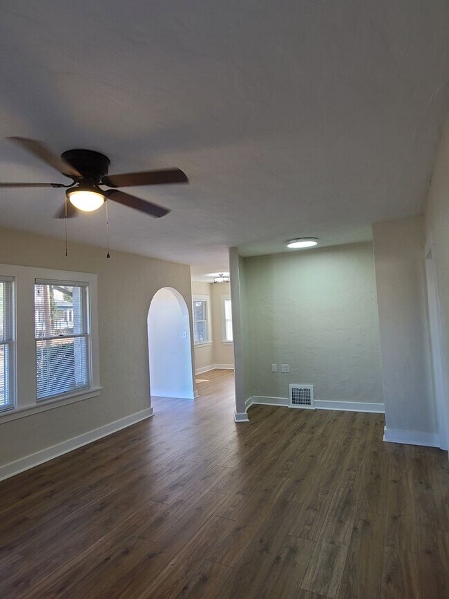Building Photo - Action Properties R.E.S. Inc offering Central Roseville 2 Bed, 1bath  Carport Parking, Large yard...