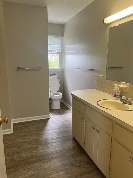 Building Photo - 131 Tokie Ln