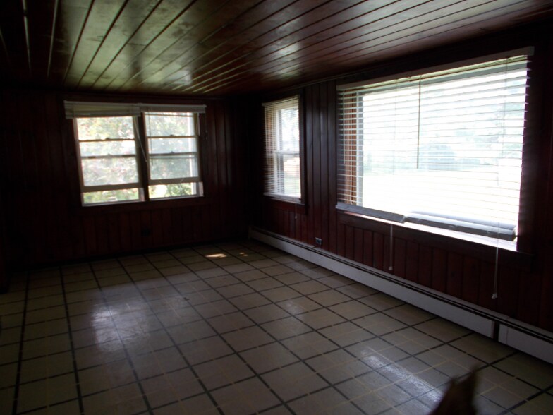 Building Photo - 265 US-11