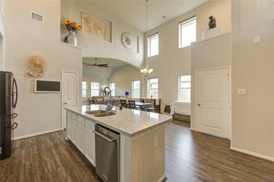 Building Photo - 30434 Butternut Oak Ln