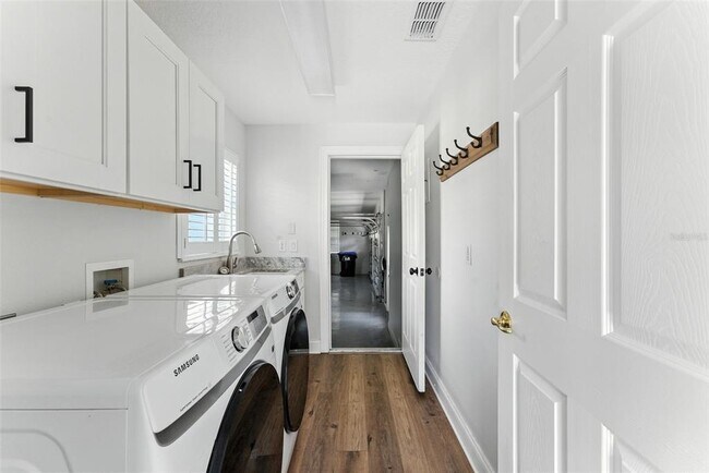 Building Photo - 8555 Bowden Way