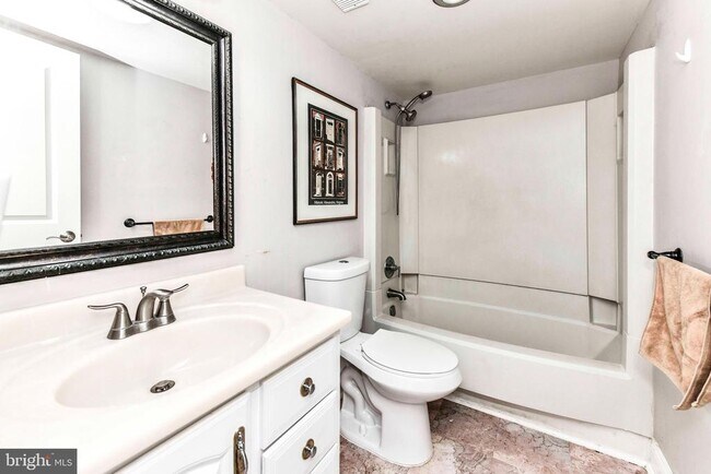 Building Photo - 309 Yoakum Pkwy