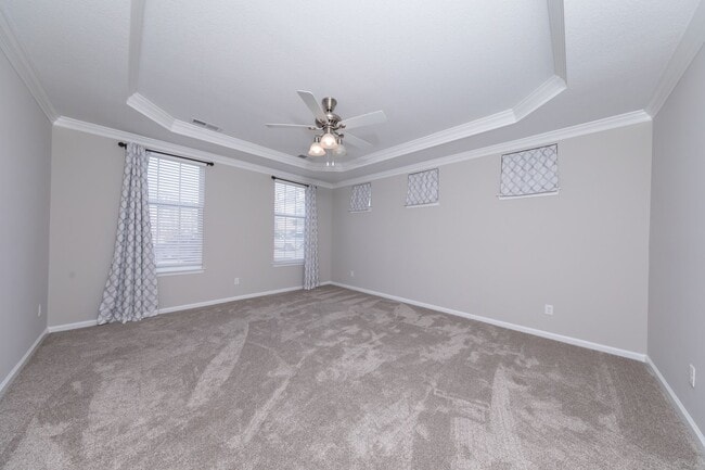 Building Photo - Like New one level living