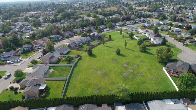 Building Photo - **Coming Soon** 3 Bed 2 Bath fully updated home adjacent to park & shopping