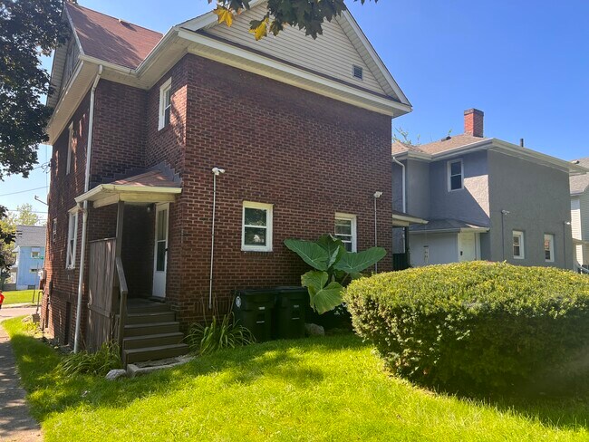 Building Photo - 1425 Marcy St