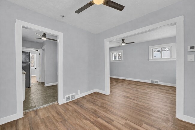 Building Photo - 1728 Hillview Rd