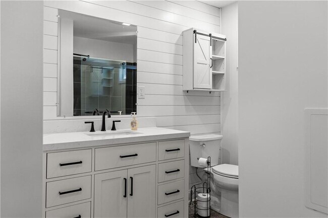 Building Photo - 12 Philips St