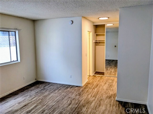 Building Photo - 11942 Darlington Ave