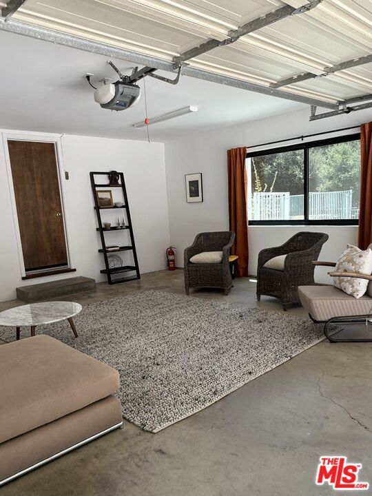 Building Photo - 1380 Old Topanga Canyon Rd