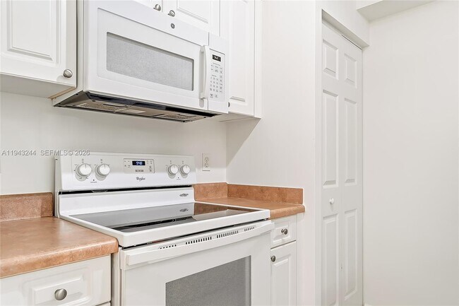 Building Photo - 17150 N Bay Rd