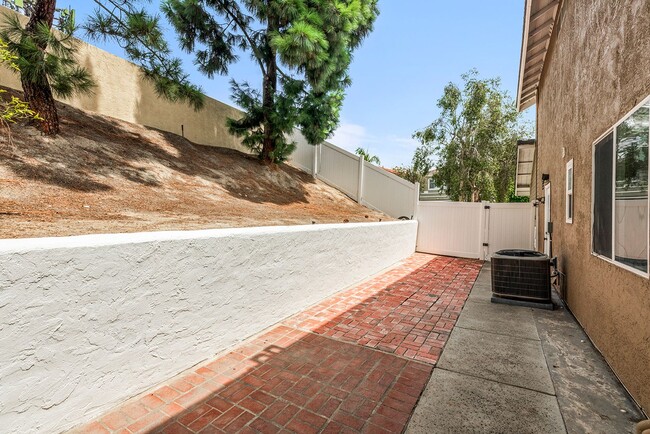 Building Photo - 13960 Carmel Ridge Rd