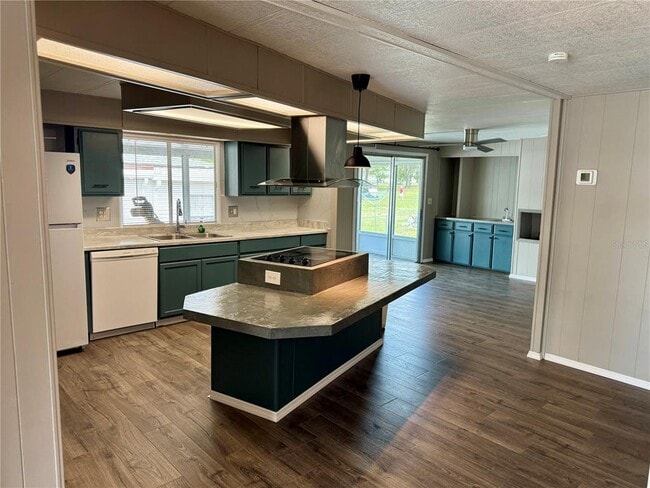 Building Photo - 8066 Highpoint Blvd