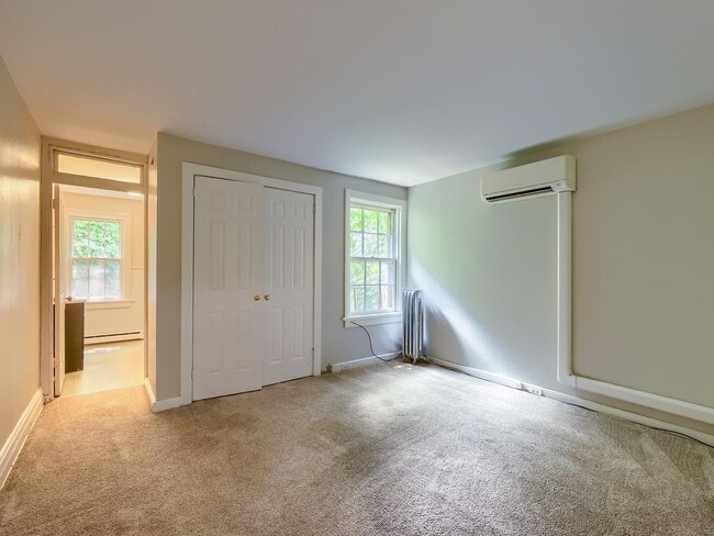 Building Photo - Spacious 3 Bedroom Single Family Home in the Capital District