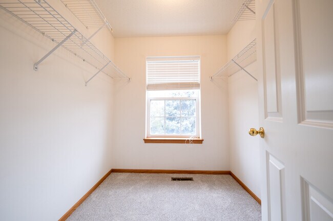 Building Photo - 799 Cobblestone Way