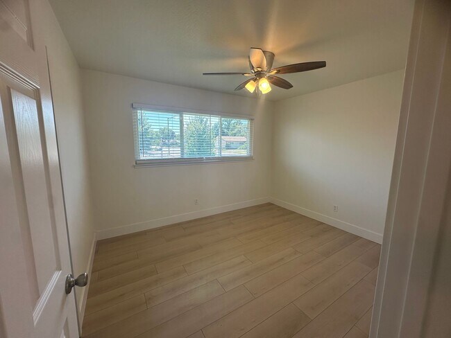 Building Photo - 9101 Rosewood Dr