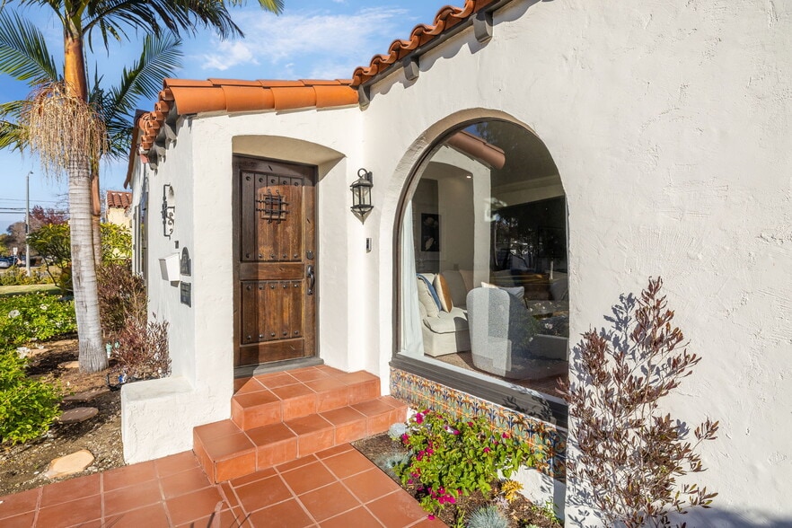 Building Photo - 3758 Gaviota Ave