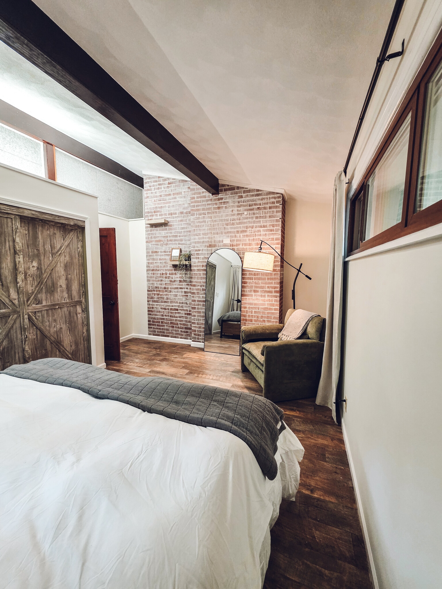 Master bedroom with King bed, main floor - 1008 W Singing Woods Rd